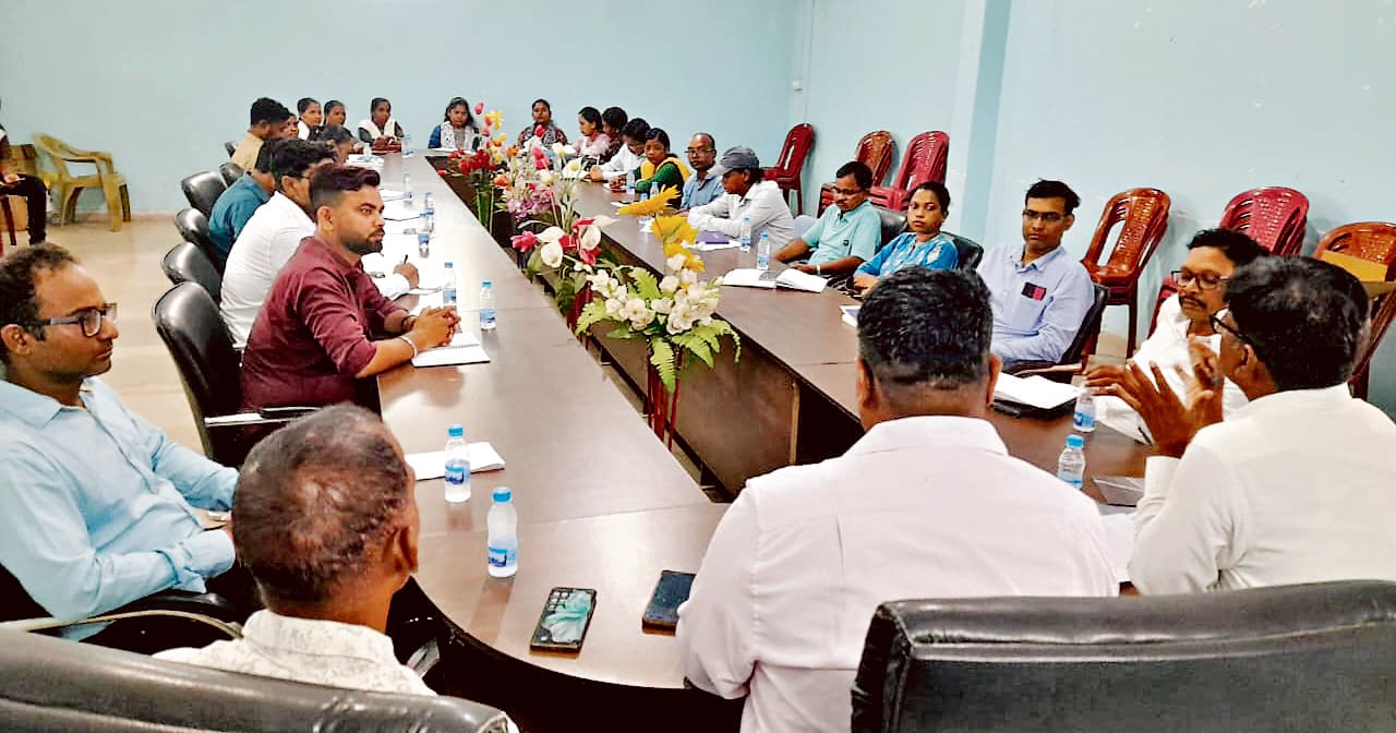 Seraikela Kharsawan News : केसीसी के लिए मिले आवेदनों का निष्पादन शीघ्र करें, भरोसा बढ़ेगा