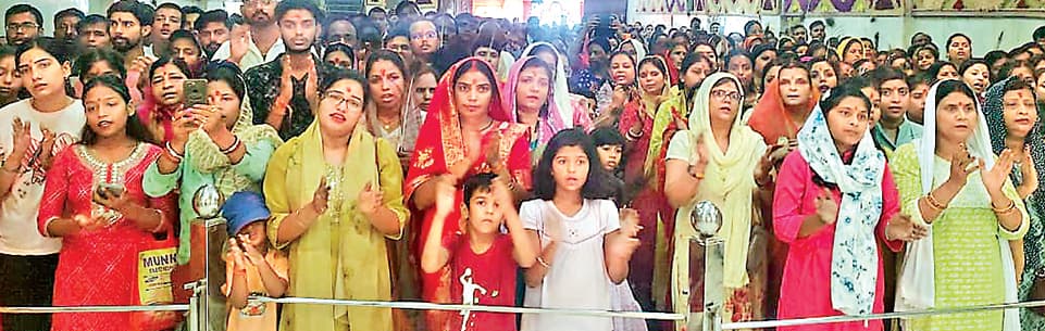 ranchi news : हरमू रोड स्थित श्री श्याम मंदिर में निर्जला एकादशी पर लगी भक्तों की कतार : तेरे दर पर आके हमें क्या मिला ये तू जानता है या मैं जानता हूं ...भजनों की धारा बही