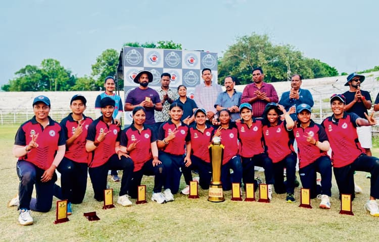 टीम डी बनी वीमेंस सीनियर व अंडर-23 टी-20 की चैंपियन