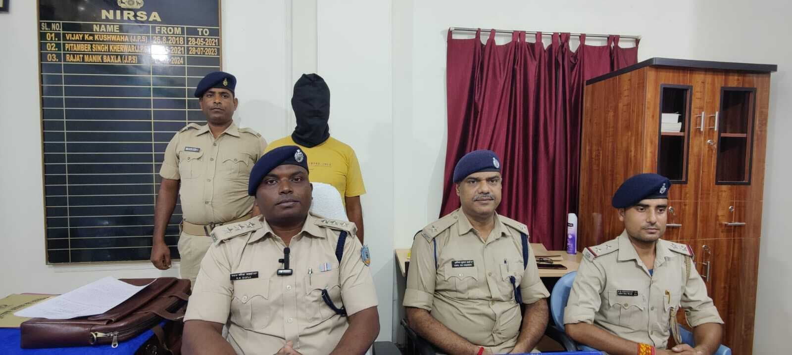 Dhanbad News: युवक पर फायरिंग मामले में एक आरोपी को भेजा गया जेल