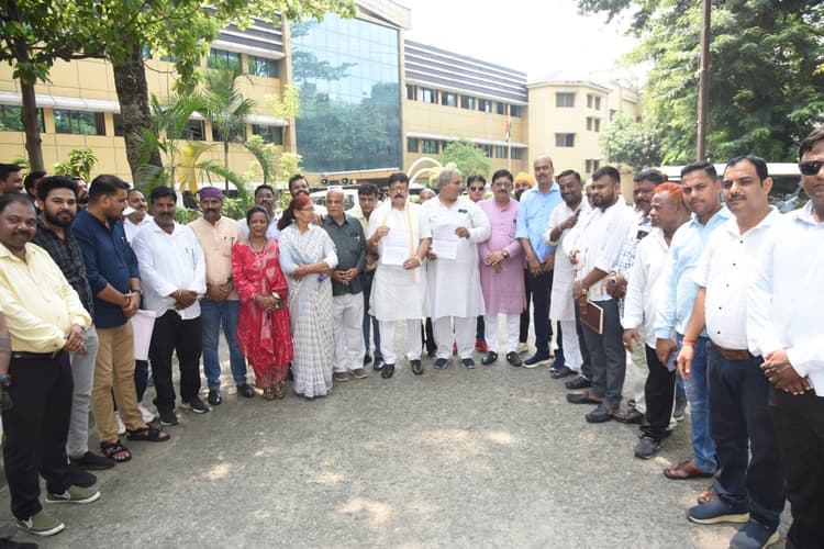 Jamshedpur News : उपायुक्त से मिला भाजपा प्रतिनिधिमंडल, समस्याओं के समाधान की मांग की