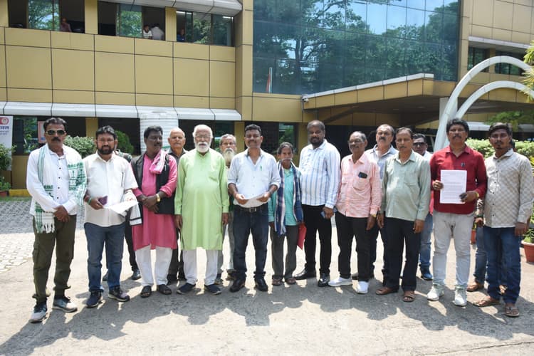 Jamshedpur News : डीसी साहब... घाघीडीह मौजा में जाली कागजात बनाकर बेची जा रही रैयती जमीन, विरोध पर दी जा रही धमकी