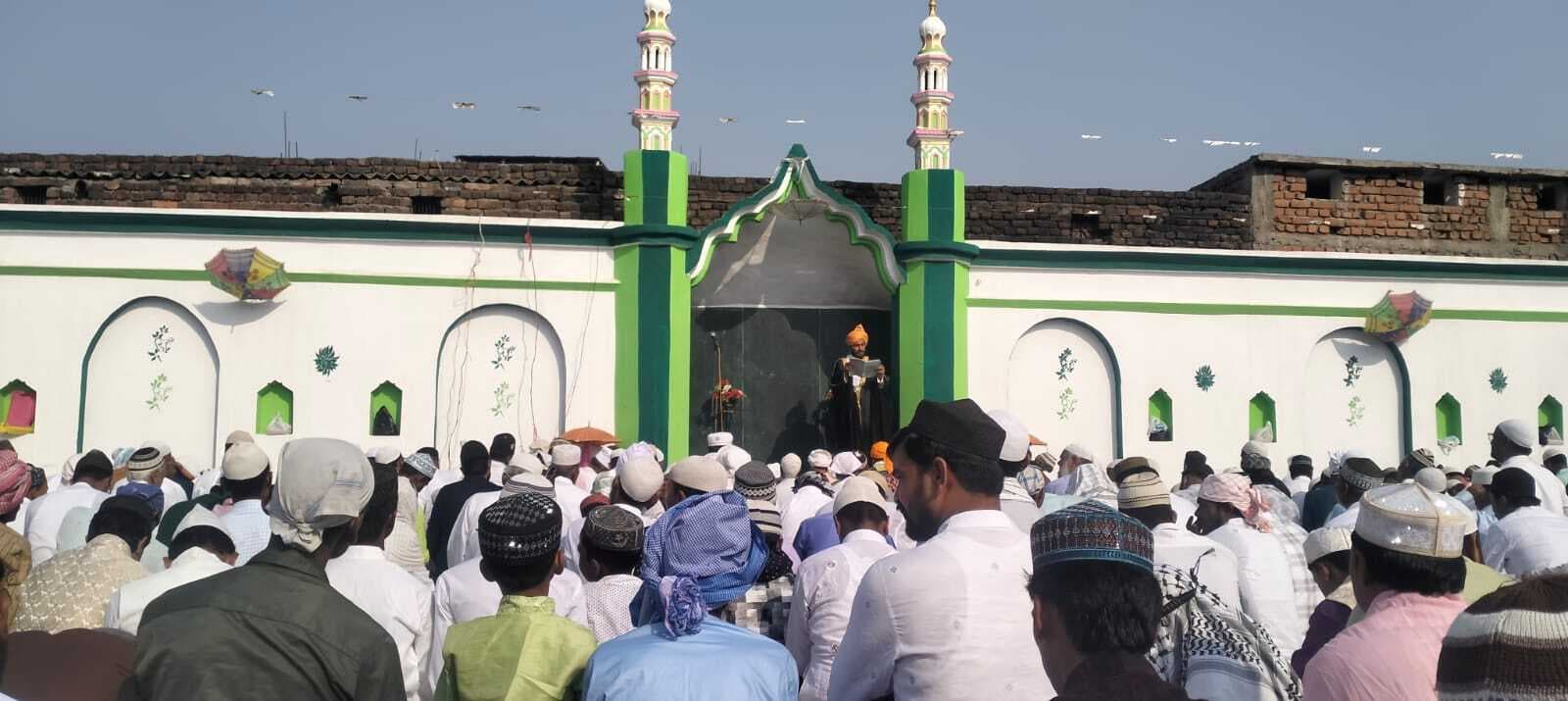 Motihari: शांतिपूर्ण माहौल में पढ़ी गयी ईद उल अजहा की नमाज