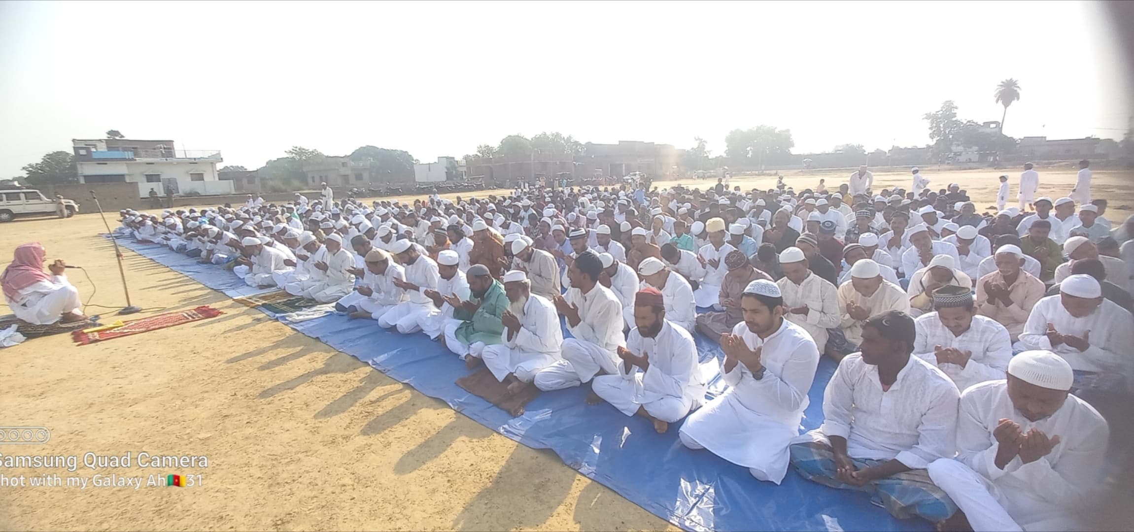 आमस में हर्षोल्लास के साथ अदा की गयी नमाज