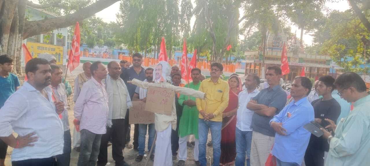 Samastipur News:आक्रोश मार्च निकाल कर स्वास्थ्य मंत्री का किया पुतला दहन