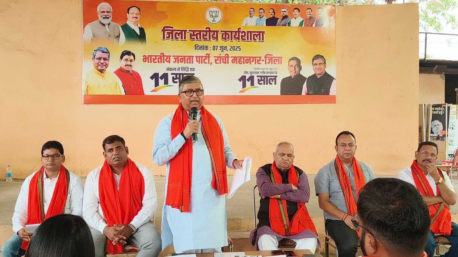 Political news : नरेंद्र मोदी के नेतृत्व में भारत विकसित राष्ट्र बनने की ओर अग्रसर : राकेश प्रसाद