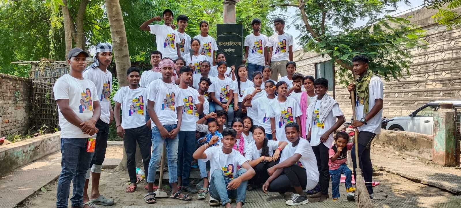 अगस्त क्रांति पार्क की वालंटियरों ने की सफाई