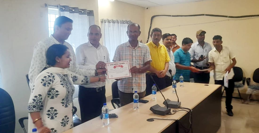 बेहतरीन कार्य करने वाले 40 कर्मियों को प्रशस्ति पत्र देकर किया गया सम्मानित