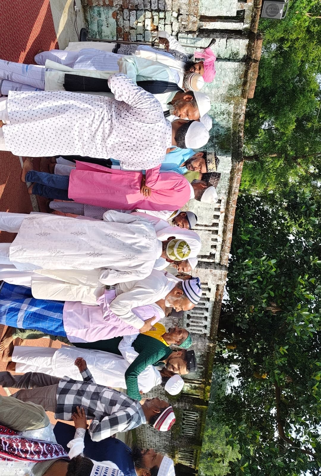 Deoghar news : नमाज अता करने के बाद एक-दूसरे को बकरीद की मुबारकबाद दी