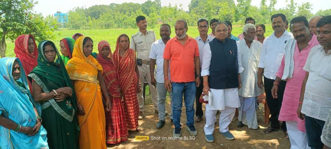 निर्माणधीन उच्च विद्यालय भवन का विधायक ने किया निरीक्षण