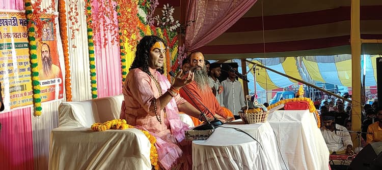 बहन-बेटियां झूठे प्रेम में पड़कर अपना चरित्र व जीवन बर्बाद न करें : अनिरुद्धाचार्य