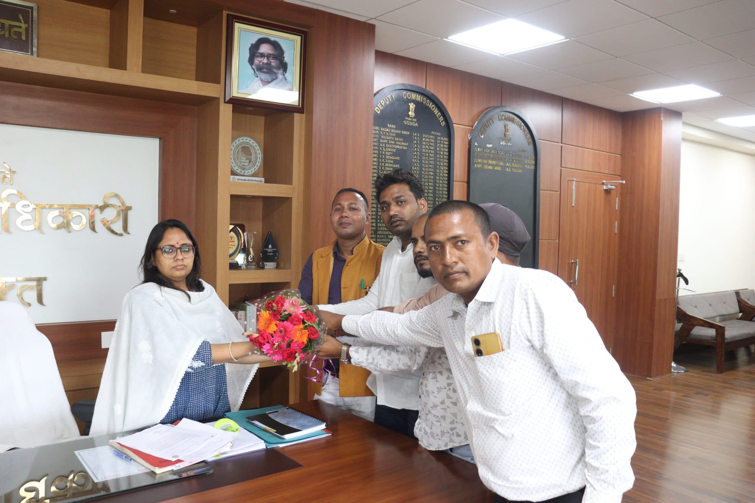 राजद कार्यकर्ताओं ने डीसी से की गोड्डा जिले की समस्याओं पर चर्चा