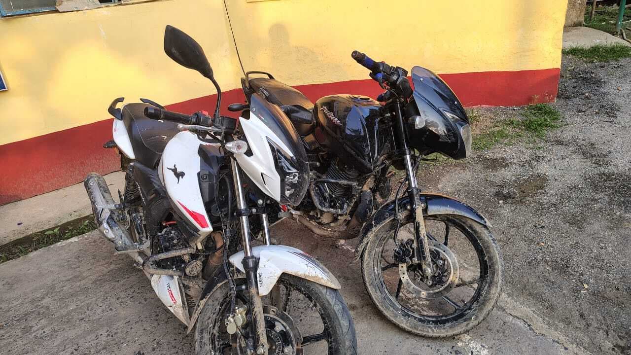 ज्वेलरी दुकान में लूट मामले का खुलासा, दो बाइक बरामद, तीन को भेजा जेल