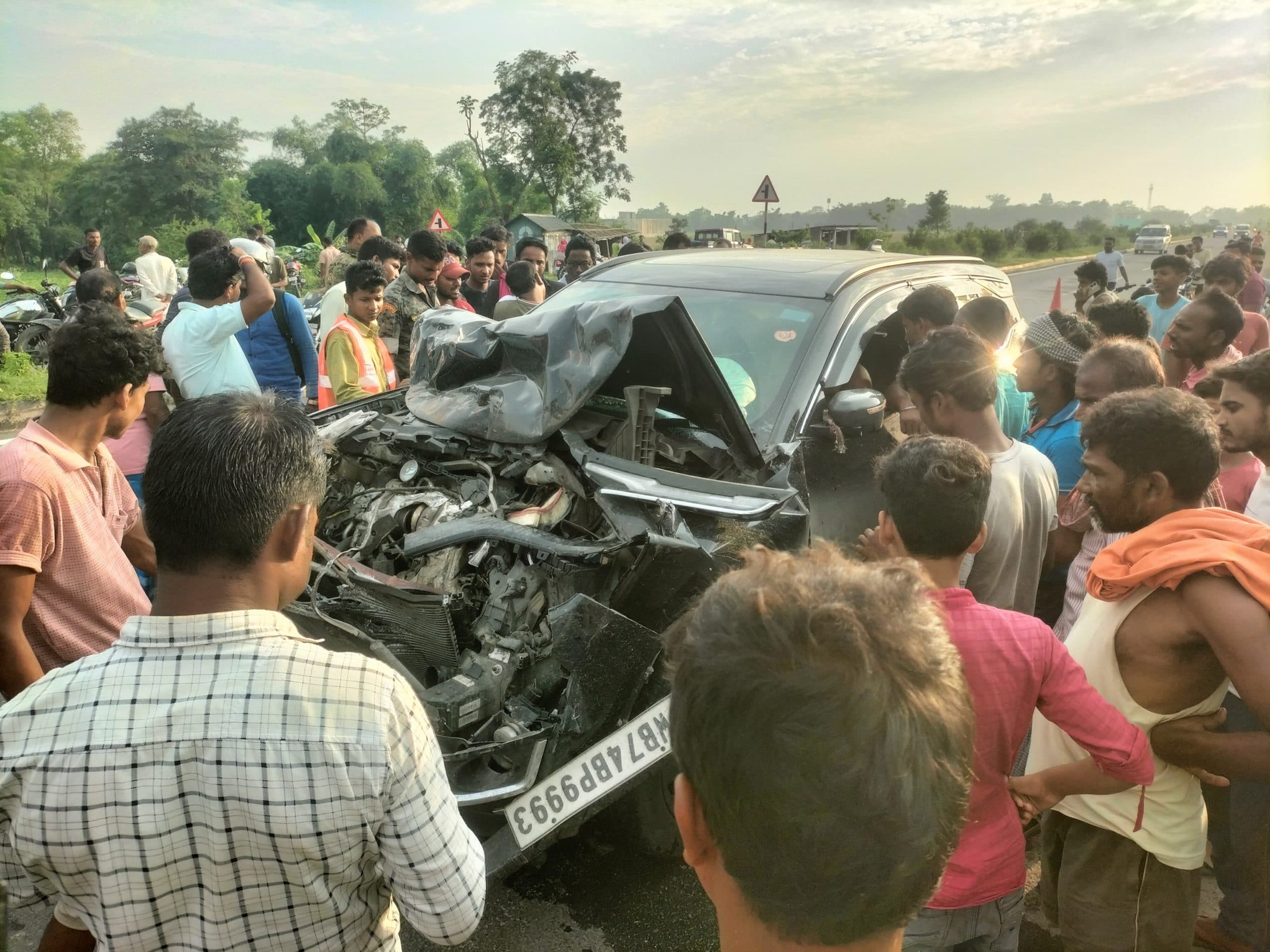 सड़क हादसे में चार लोग घायल