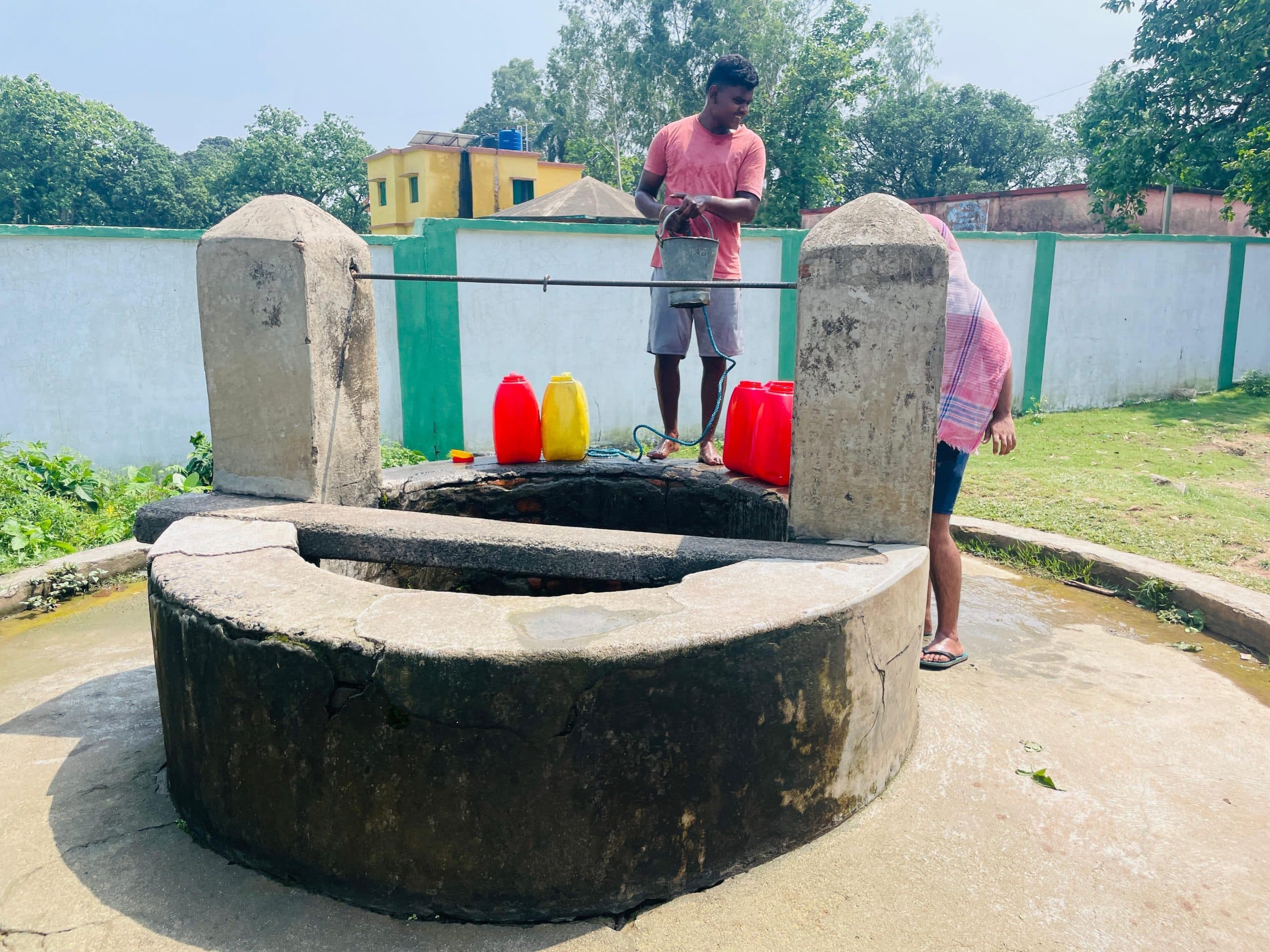 सड़क जर्जर व जलजमाव से कब मिलेगी मुक्ति, बंद पड़ी जलापूर्ति योजना कब होगी शुरू