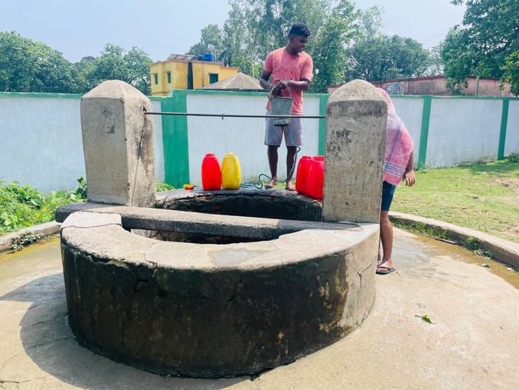 सड़क जर्जर व जलजमाव से कब मिलेगी मुक्ति, बंद पड़ी जलापूर्ति योजना कब होगी शुरू