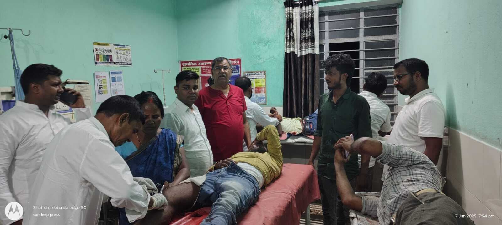 Aurangabad News : पिकअप की टक्कर से बाइक सवार तीन युवक घायल, तीनों रेफर