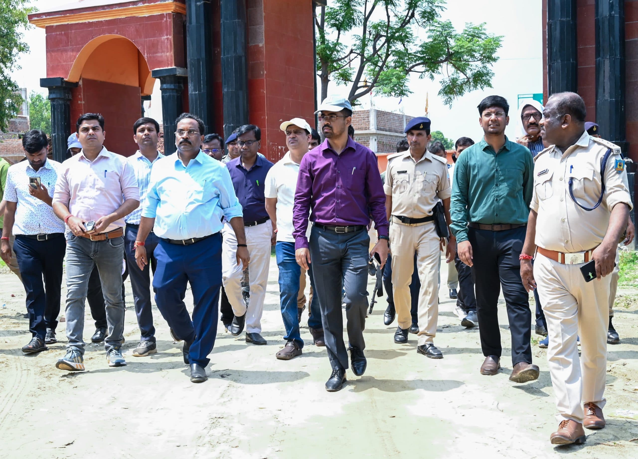 Deoghar News : कांवरिया पथ, क्यू कॉम्प्लेक्स की सुविधाओं और फुट ओवरब्रिज को करें दुरुस्त : डीसी