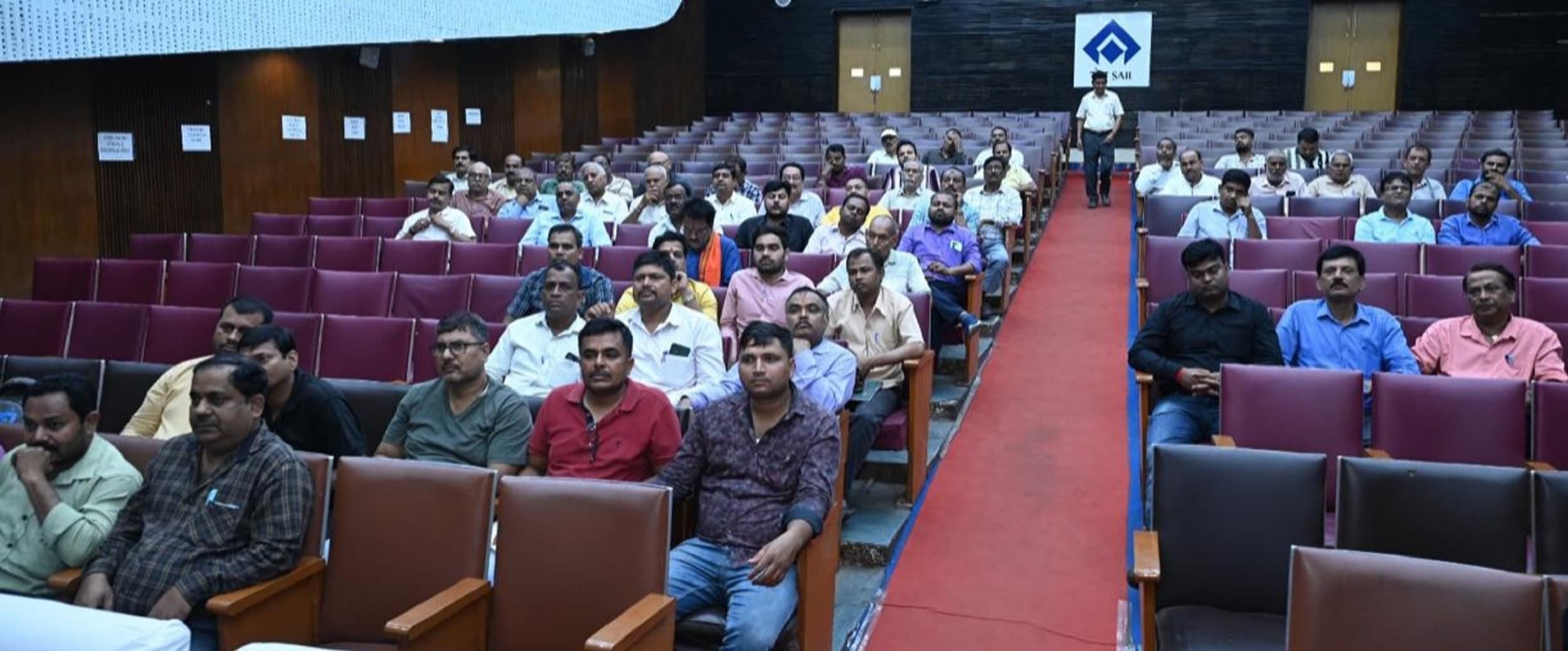 Bokaro News : ठेकेदारों को सेवा अनुबंध की प्रमुख शर्तों व वैधानिक अनुपालनों की मिली जानकारी