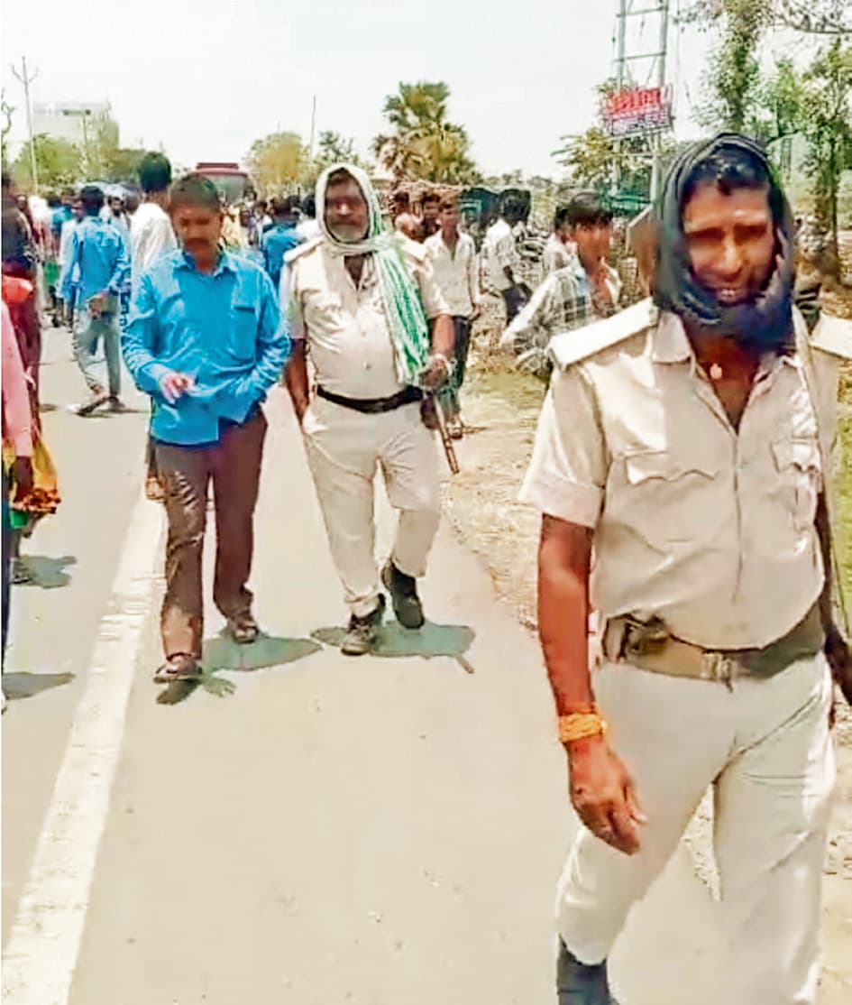 Gaya News : इस्माइलपुर में करेंट से बालक की मौत, आक्रोशित ग्रामीणों ने किया सड़क जाम