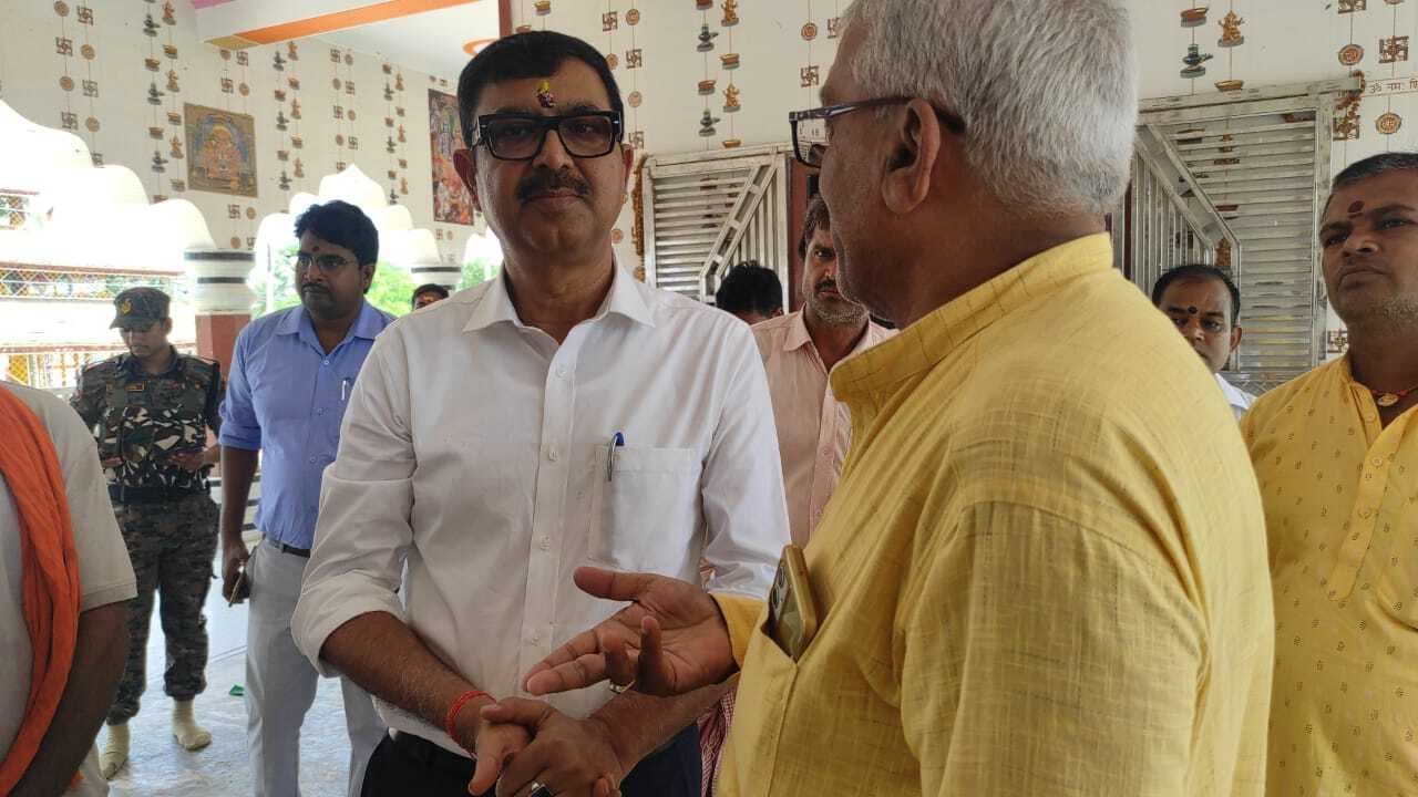 जिलाधिकारी ने की मां नेतुला मंदिर में पूजा