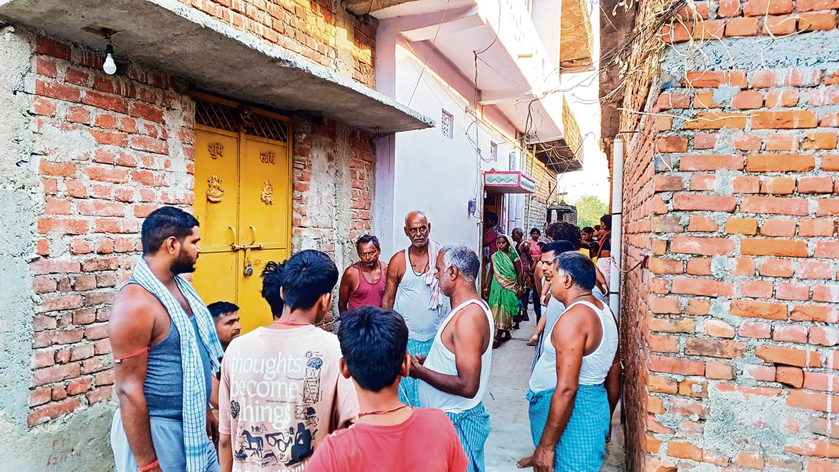 Gaya News : कटरी गांव में बंद घर का ताला तोड़ कर गहने व बर्तन ले गये चोर