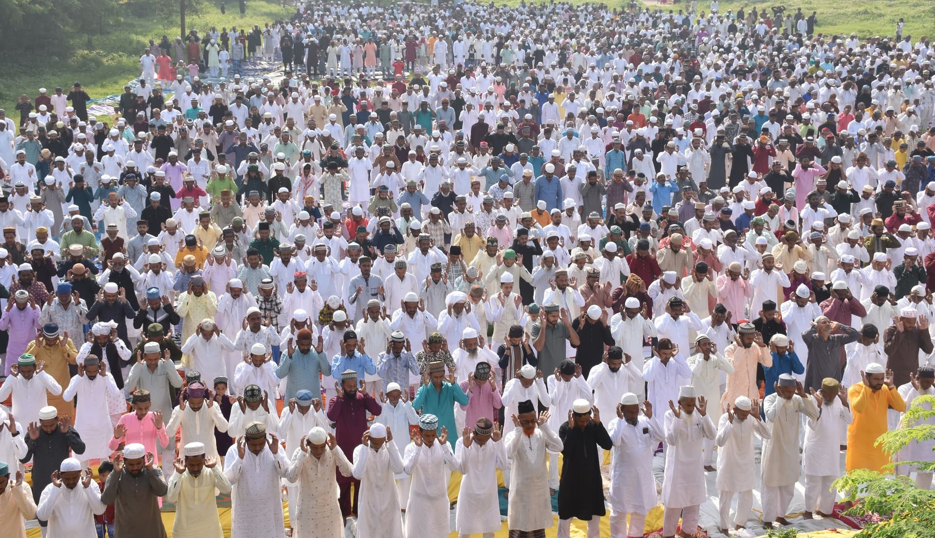 Bokaro News : चास व ग्रामीण क्षेत्रों में हर्षोल्लास के साथ मनी बकरीद