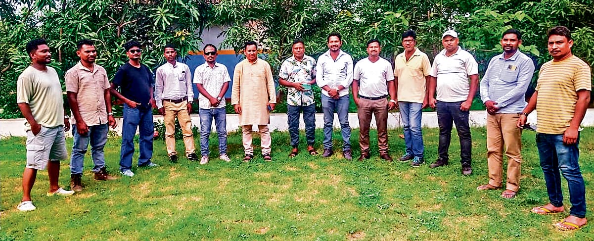 Chaibasa News : कांग्रेसियों ने राज्य सरकार के पेसा ड्राफ्ट को लेकर किया विचार-विमर्श