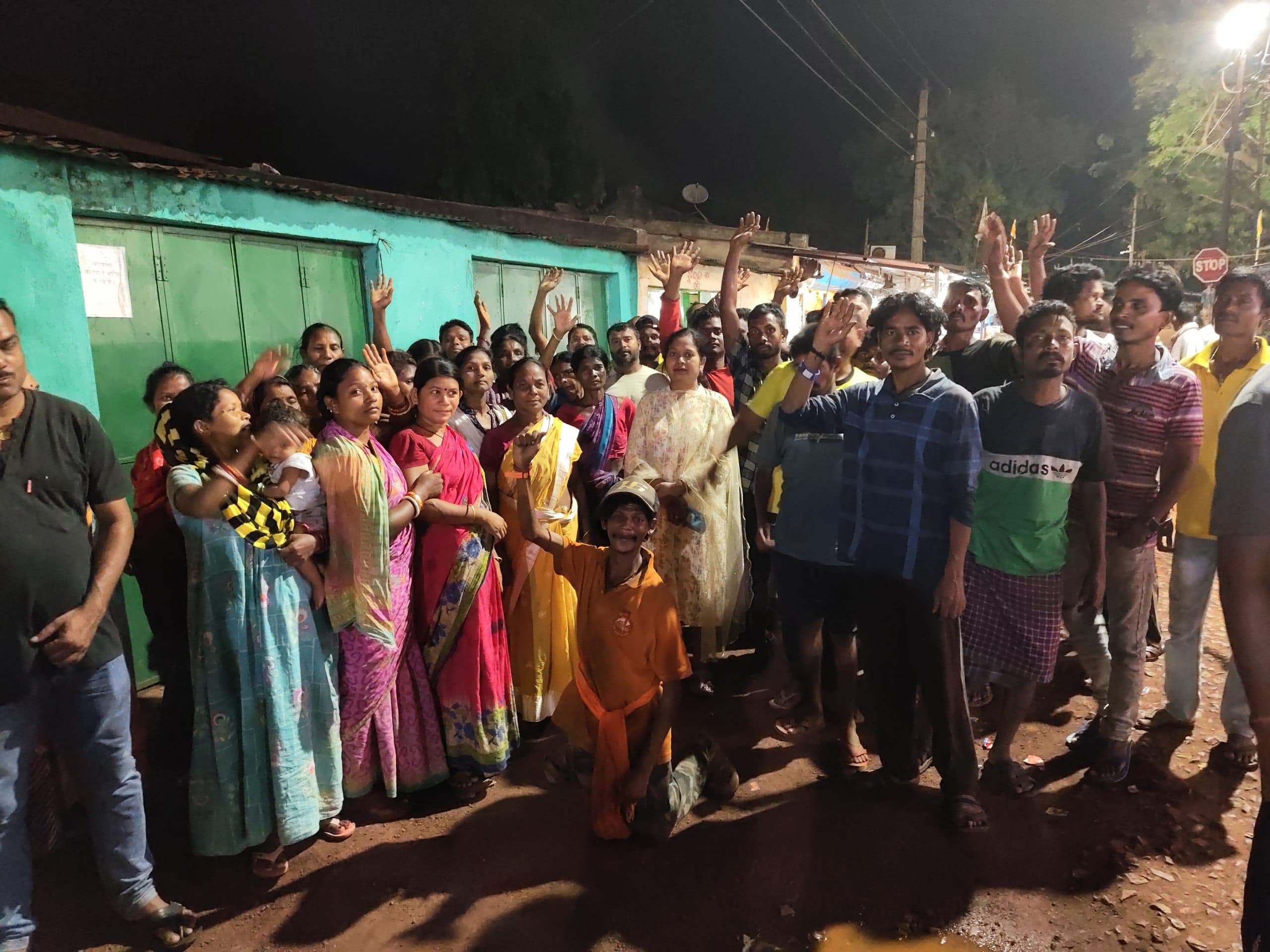 Chaibasa News : लीज क्षेत्र में बसे 184 परिवारों को विस्थापन का आदेश, नये सिरे से सर्वे की मांग