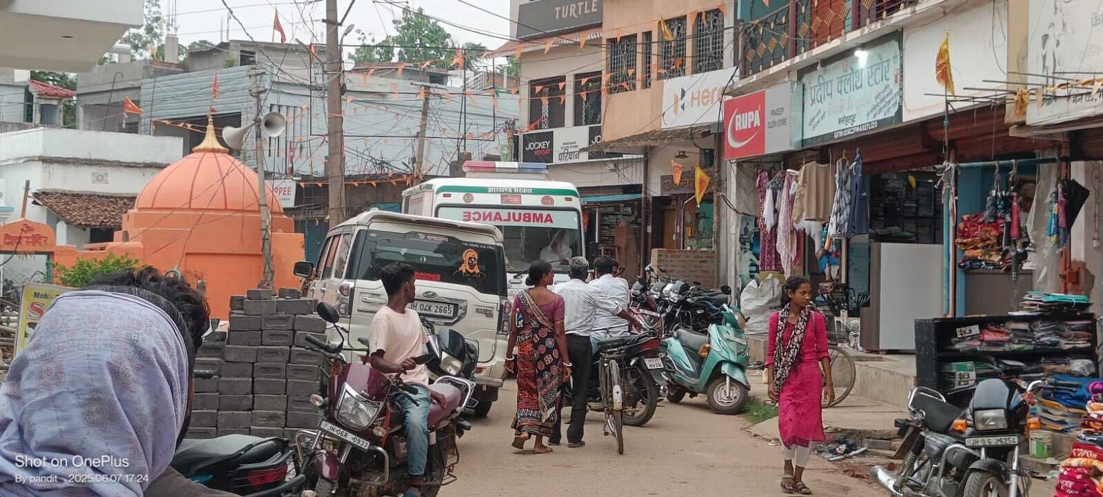 Chaibasa News : मनोहरपुर बाजार में रोज लग रहा जाम, शहरवासी परेशान