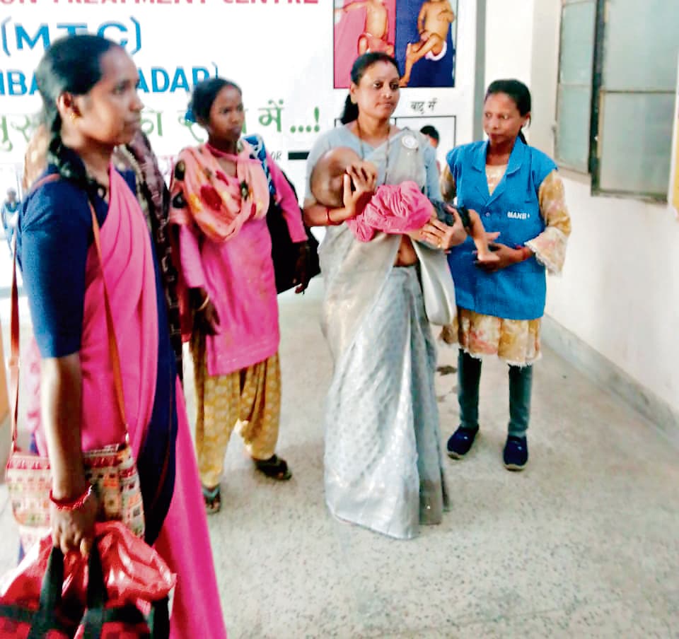 Chaibasa News : गंभीर बीमारी से जूझ रही दो बच्चियों का रिम्स में होगा इलाज