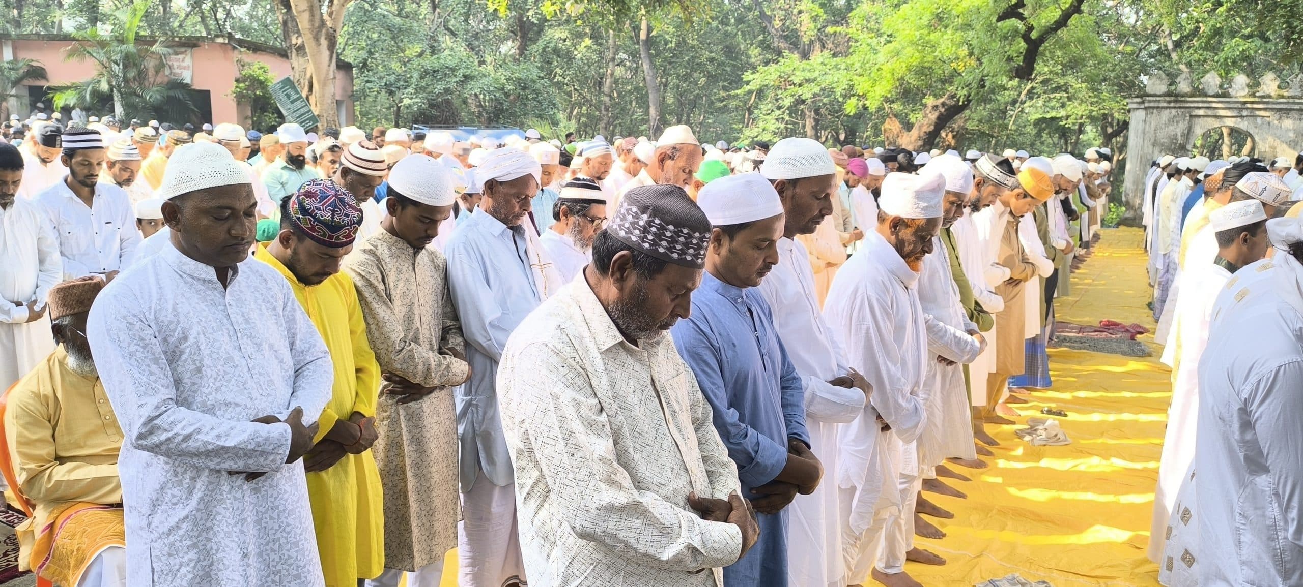 Giridih News: अकीदत के साथ अदा की गयी ईद-उल-अजहा की नमाज