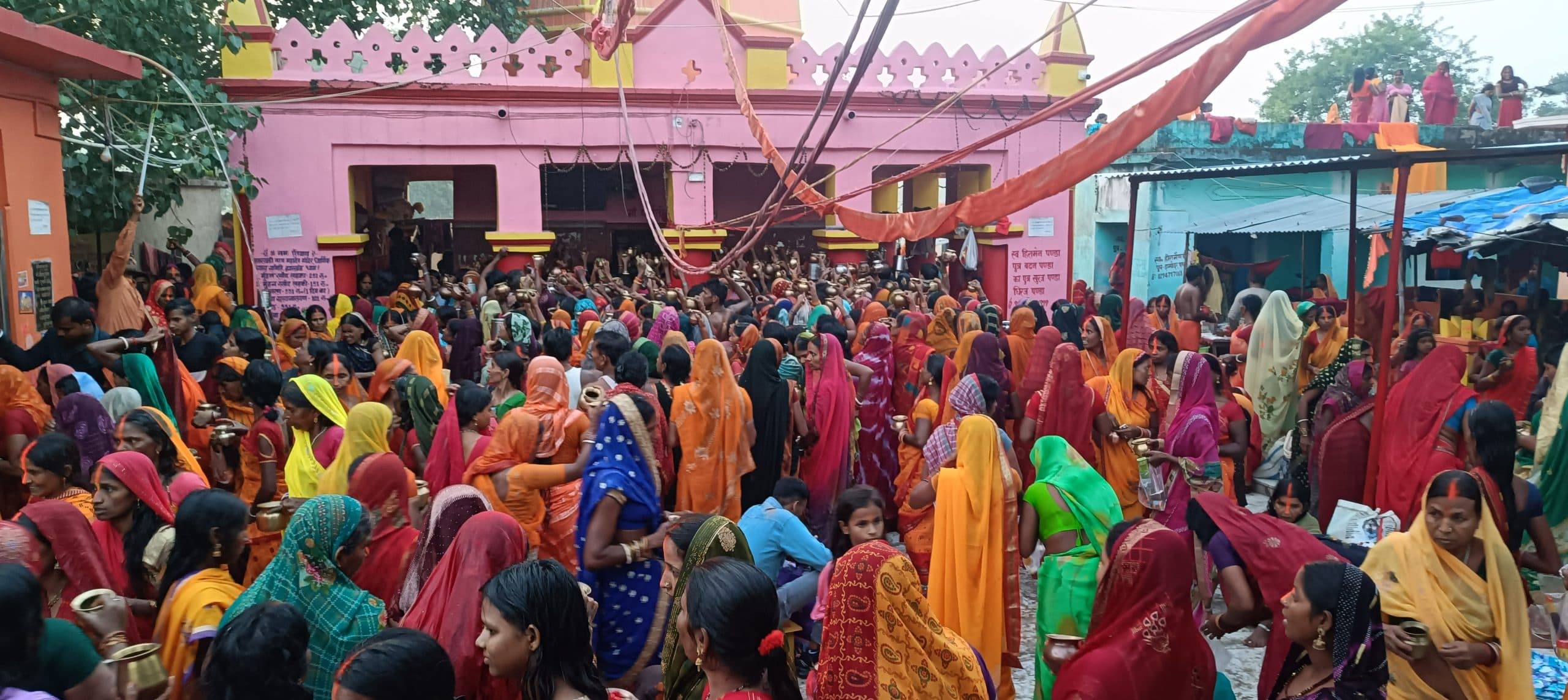 Giridih News: निर्जला एकादशी पर झारखंडधाम मंदिर में भीड़ उमड़ी