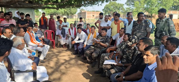 Giridih News: ग्रामीणों और पुलिस के बीच नोकझोक मामले में जांच को रानीडीह पहुंचे एसडीपीओ