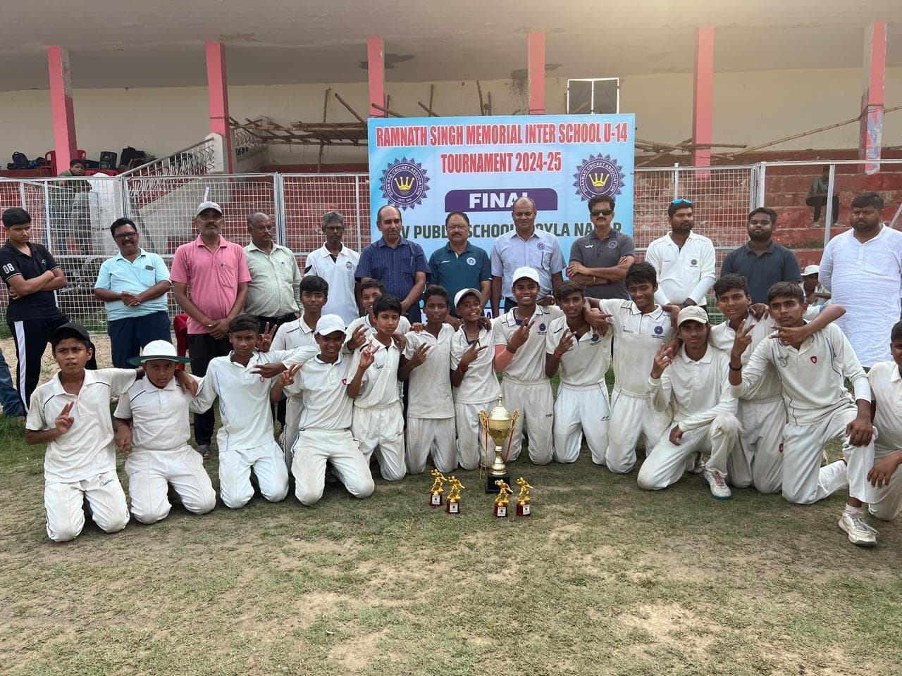 Dhanbad News: अग्रसेन सरस्वती विद्या मंदिर को हरा डीएवी कोयला नगर बना चैंपियन