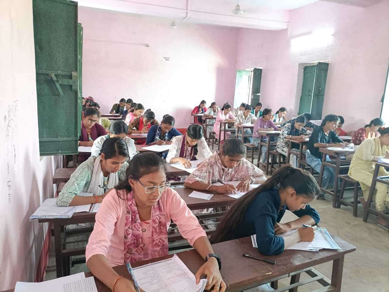 11वीं व 12वीं कक्षा के 200 विद्यार्थियों की हुई जांच परीक्षा