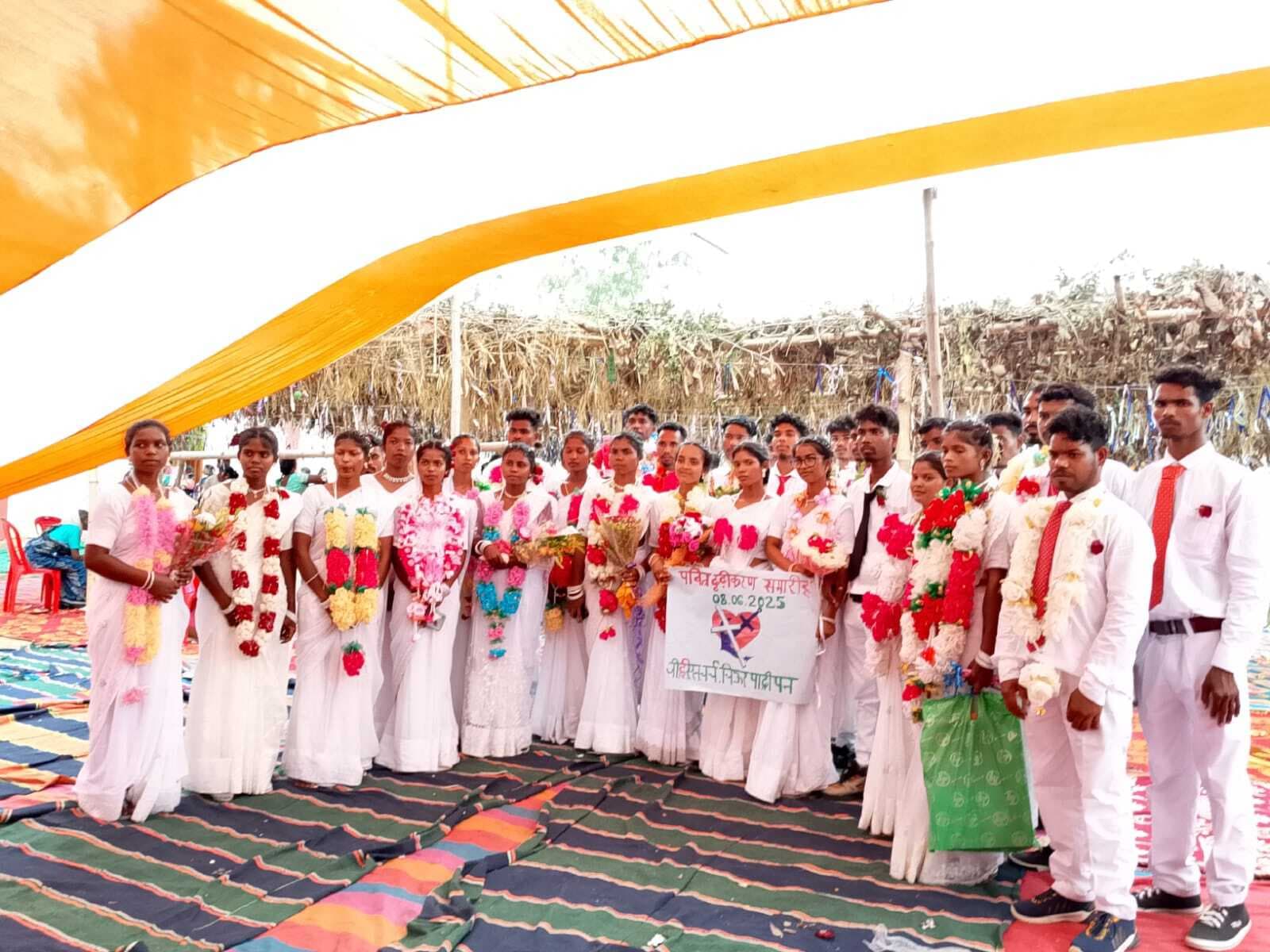 कर्रा जीइएल चर्च में 43 युवक-युवतियों ने प्राप्त किया पवित्र दृढ़ीकरण संस्कार