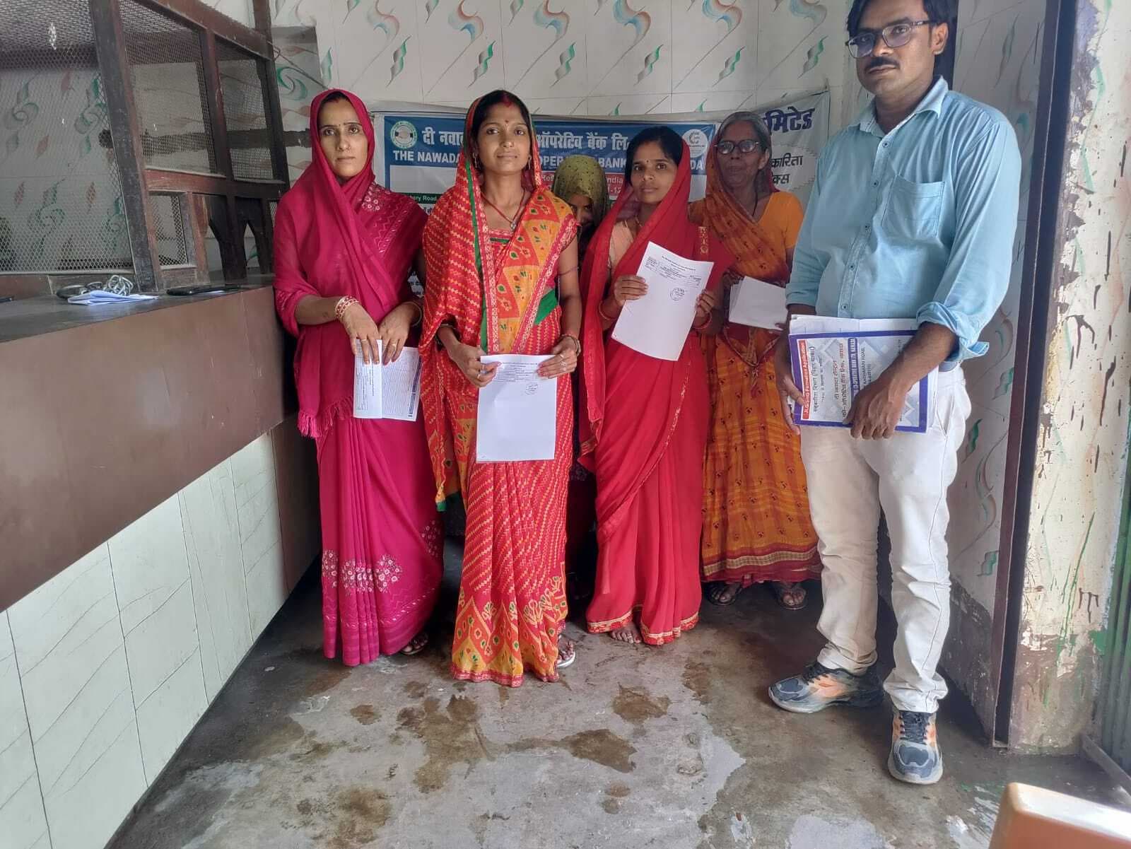 सहकारिता के माध्यम से स्वरोजगार शुरू कर रहीं महिलाएं