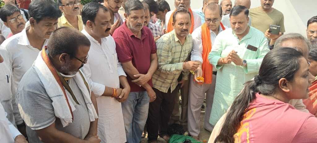 भाजपाइयों ने नम आंखों से आचार्य को दी अंतिम विदाई