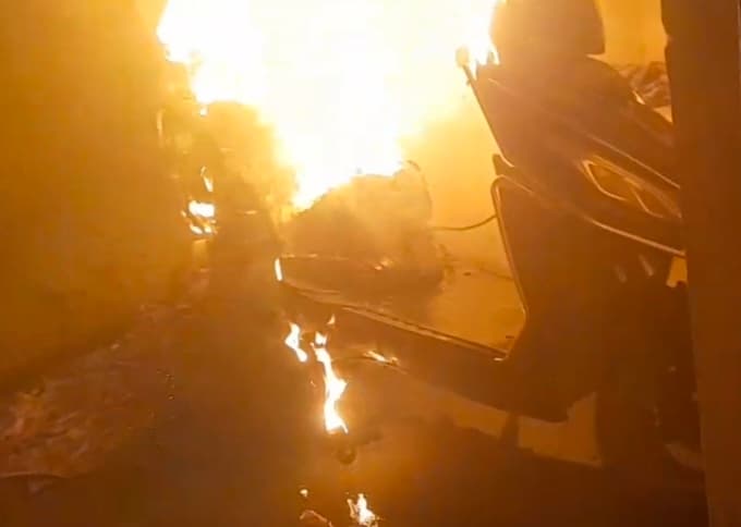 शॉर्ट सर्किट से लगी आग, स्कूटी समेत कई इलेक्ट्रॉनिक सामान जले