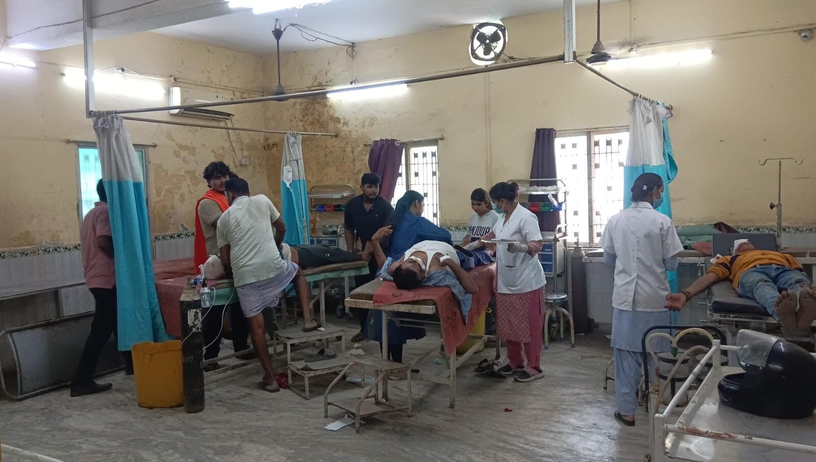 भूमि विवाद को सेकर सेवानिवृत्त श्रम प्रवर्तन अधिकारी पर हमला, दो घायल