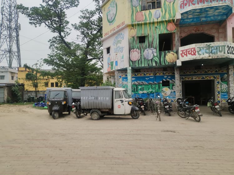 नगर निगम की आपसी खींचतान की सजा भुगतने को विवश हैं निगम के लोग