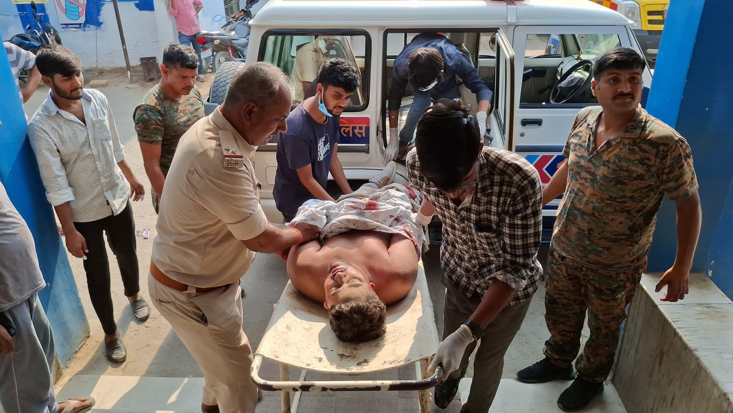 Samastipur News:तूफान चौक पर पिकअप की ठोकर से बुलेट सवार जख्मी