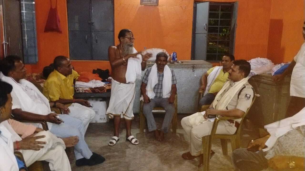 थानाध्यक्ष ने किया यज्ञ स्थल का निरीक्षण