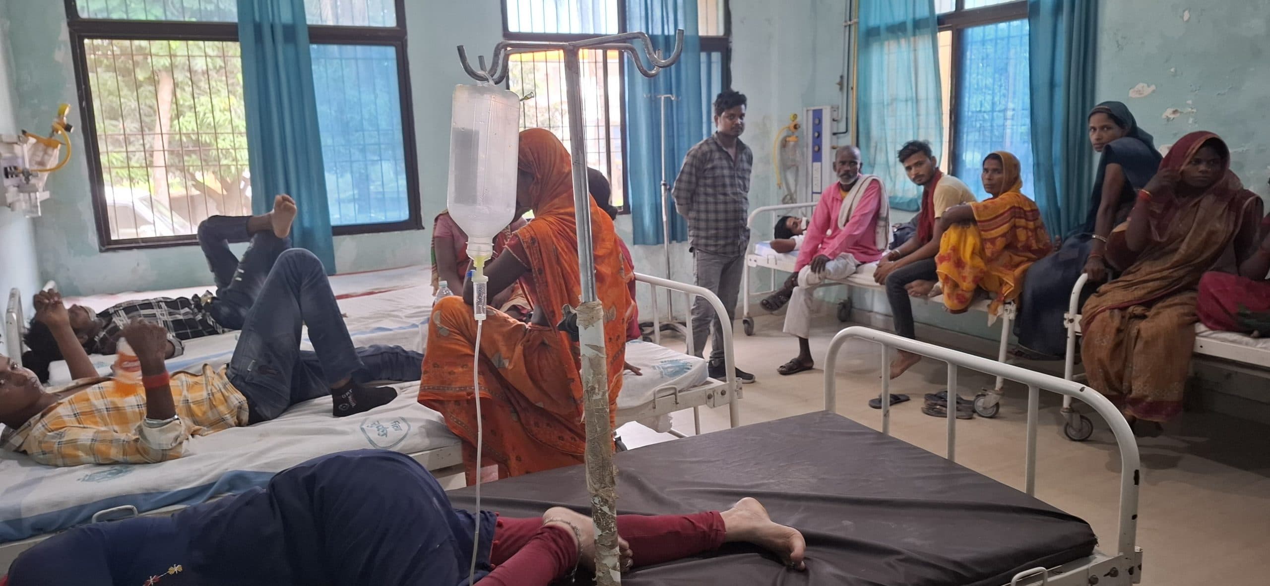 दो बाइकों की की टक्कर में चार लोग घायल