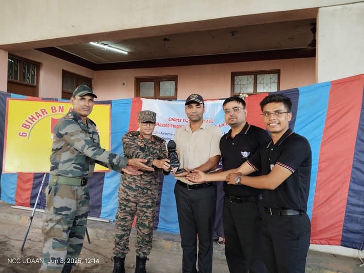 उड़ान की टीम ने कैडेटों को दिया आपदा का प्रशिक्षण