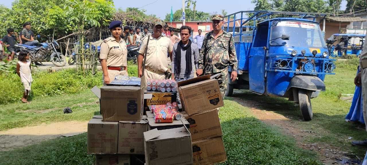 पश्चिम बंगाल से मालवाहक ऑटो से लायी जा रही 512 लीटर शराब के साथ तस्कर गिरफ्तार