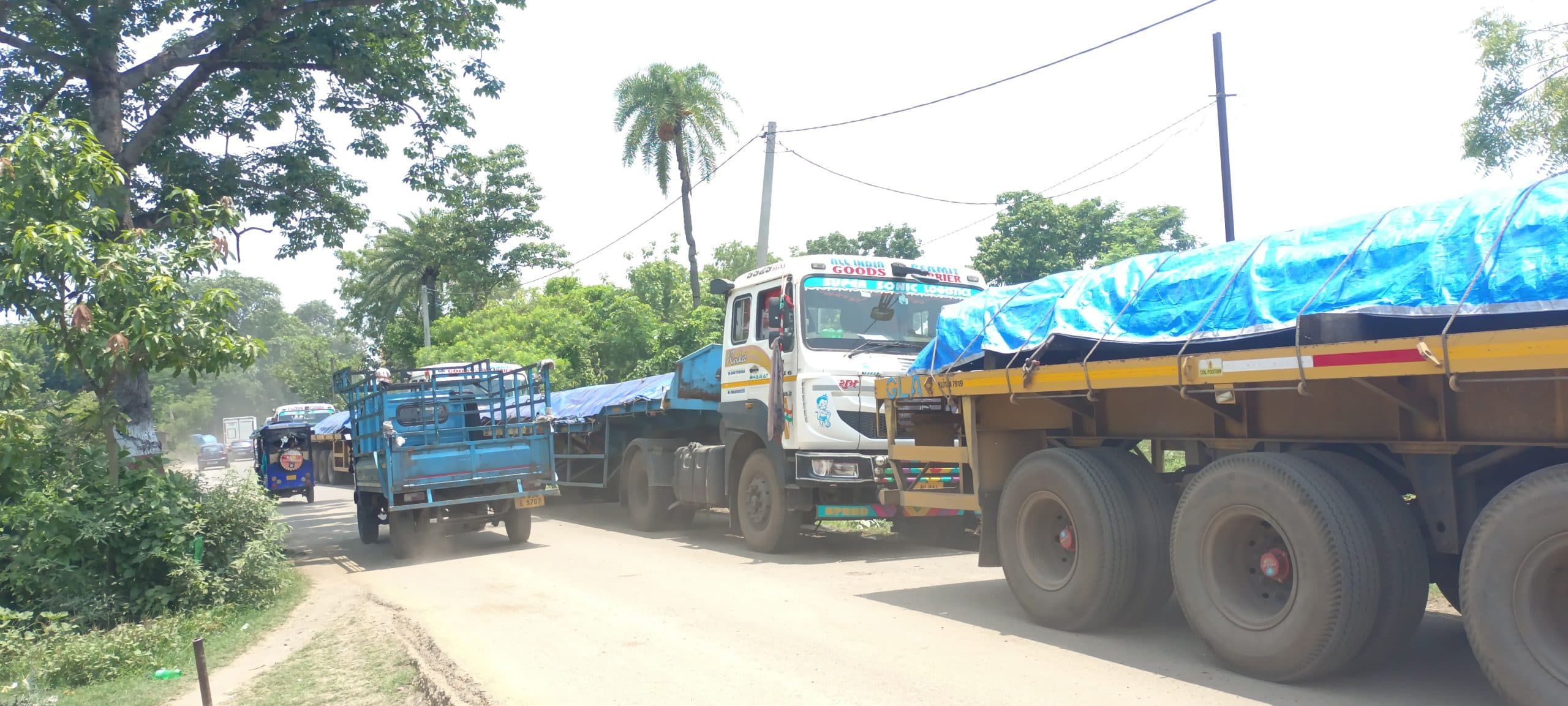 Deoghar News : रोहिणी नावाडीह रेलवे फाटक के पास पांच घंटे जाम, राहगीर परेशान