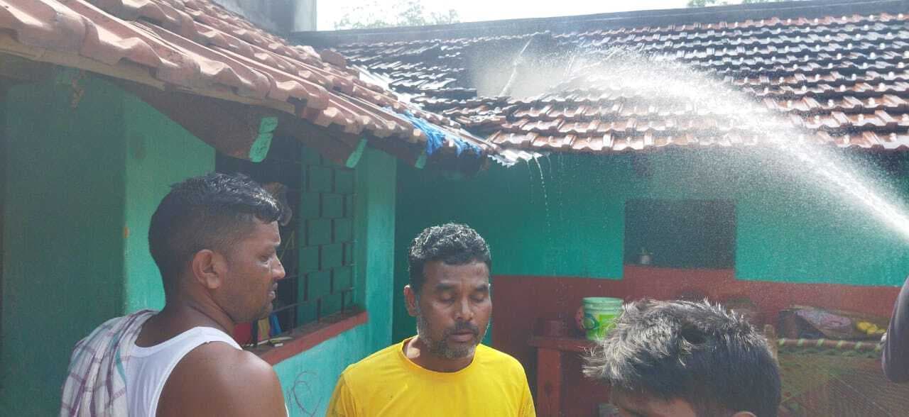 गैस पाइप से लगी आग, खपरैल मकान सहित डेढ़ लाख की संपत्ति राख