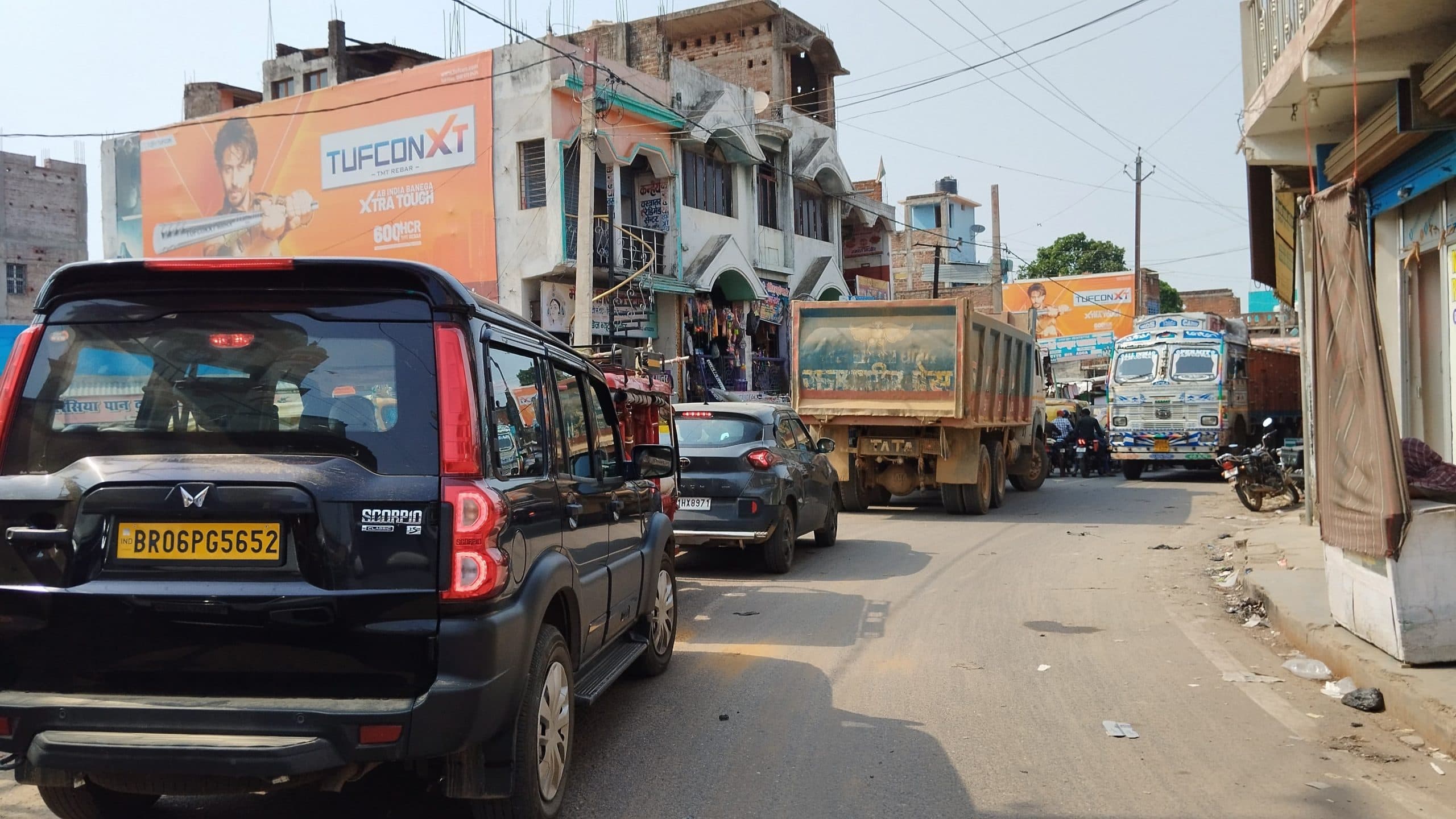 गिद्धौर-झाझा एनएच 333 पर रोजाना लगता जाम, राहगीरों को हो रही भारी परेशानी